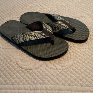 Havaianas Black and Gray Patterned Flip Flops